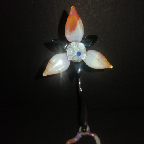Free Standing Flower with Dotty Bud